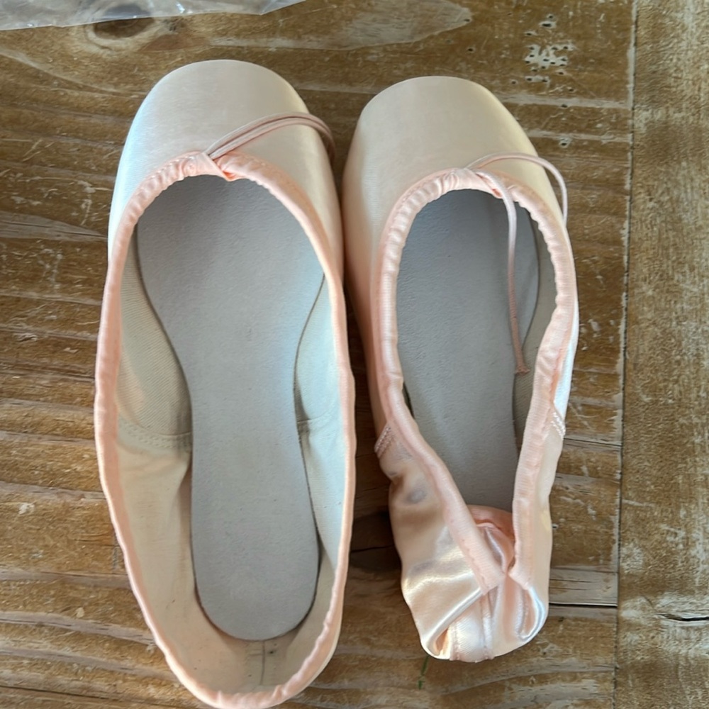Suffolk pointe shoes